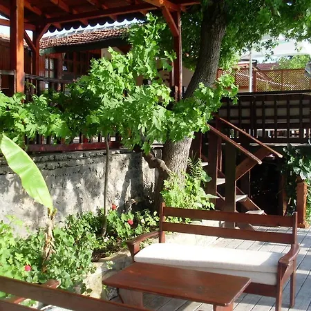 Onder Country house *